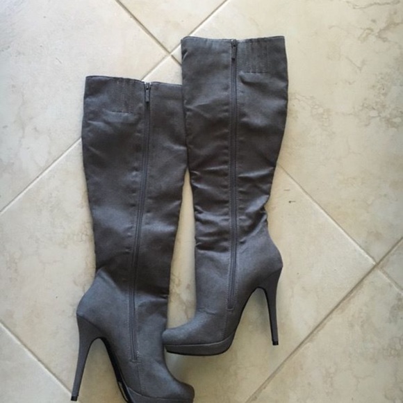 Suede gray knee boots - Picture 2 of 2